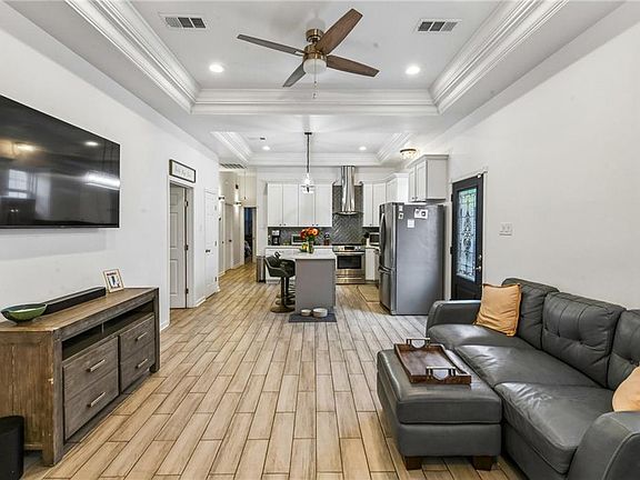 4th image of 8731 Pear St