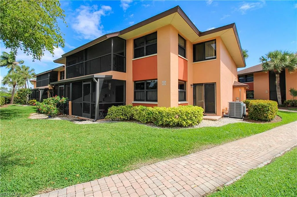 2 bed, 2.0 bath, 966 sqft, $1,595 — Photo 2