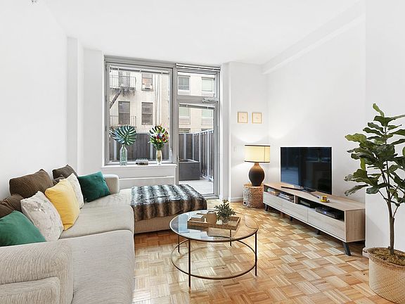 3rd image of 455 W 37th St APT 224