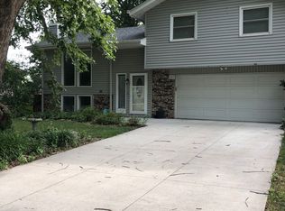 307 Prospect Dr, Papillion, NE 68046