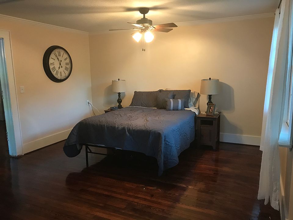 2nd image of 112 Pine Ln