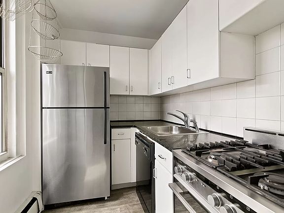3rd image of 143 Avenue B APT 6D