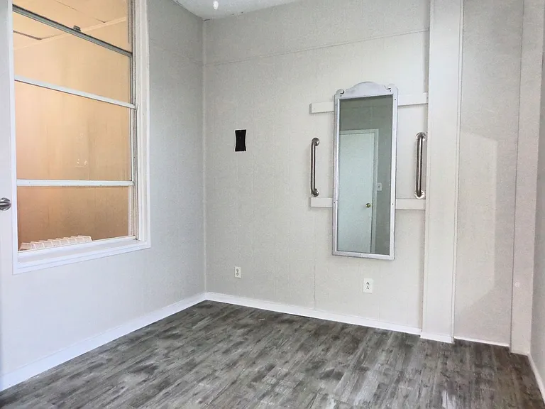 407 Fairfax Ave — Photo 12