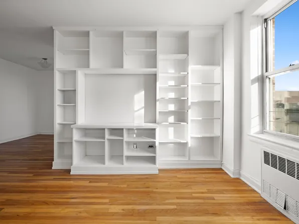 3512 Oxford Avenue image 4 of 11