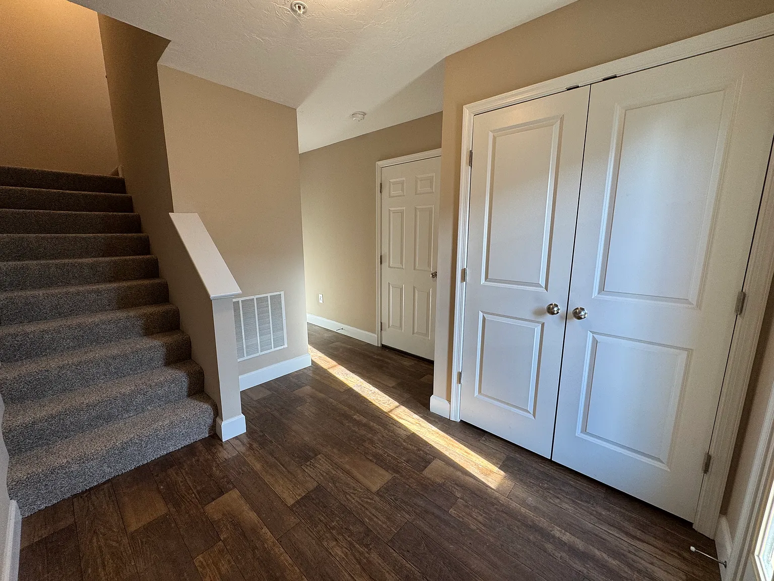 3 bed, 2.5 bath, 1480 sqft, $2,000 — Photo 3