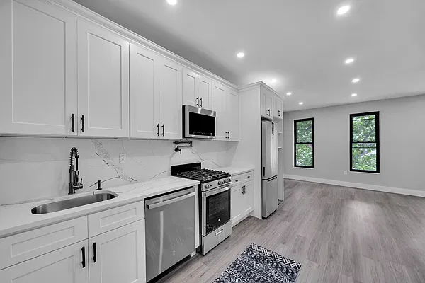 Sold by Peoples Realty & Associates | media 10