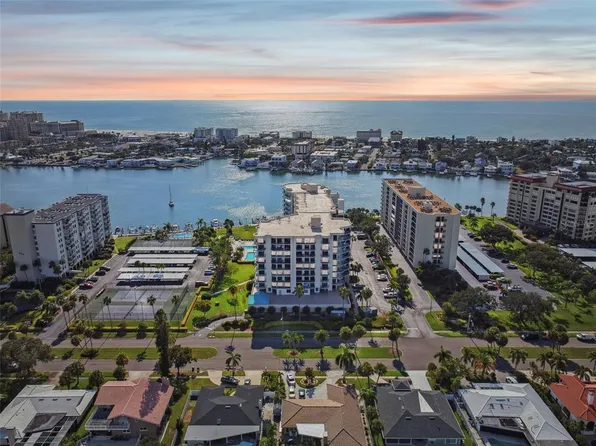 670 Island Way APT 906, Clearwater, FL 33767