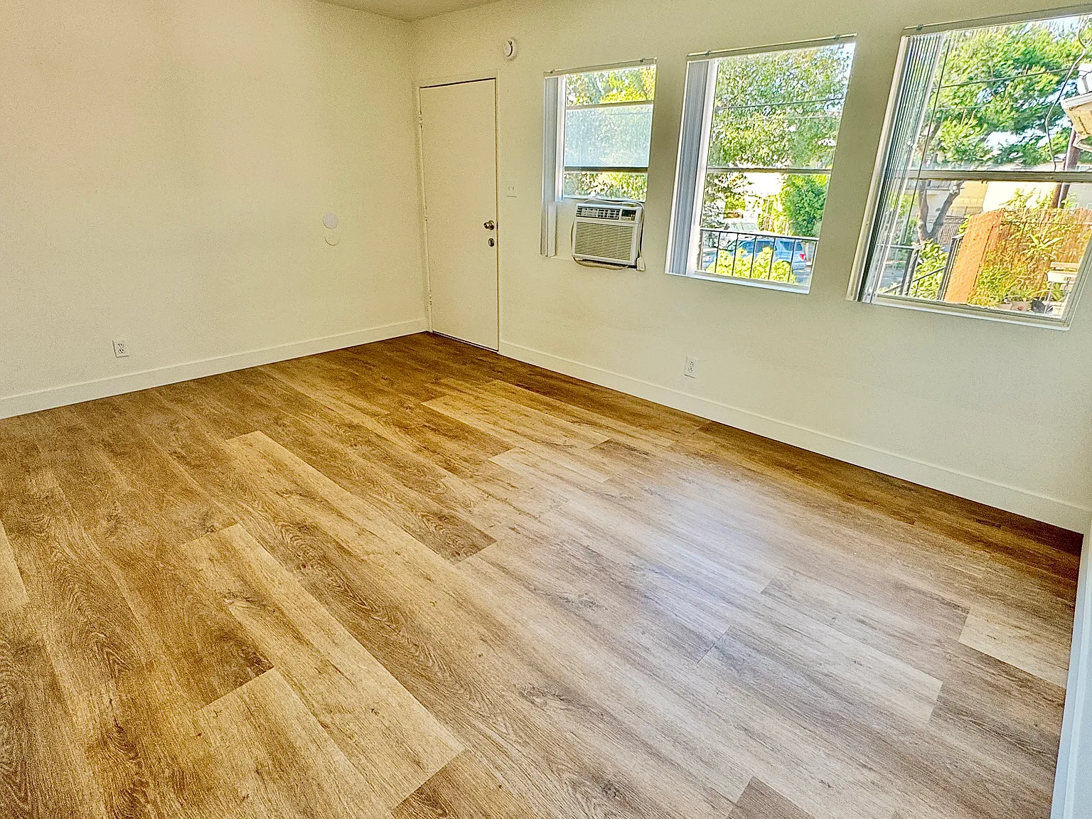 Studio, 420 sqft, $1,525 — Photo 4