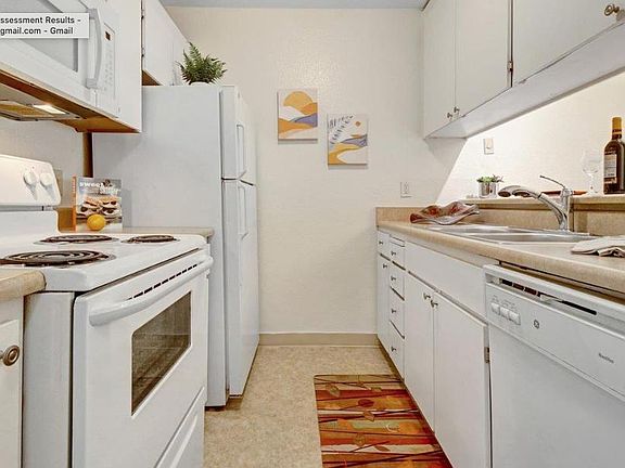 3rd image of 373 Half Moon Ln APT 208