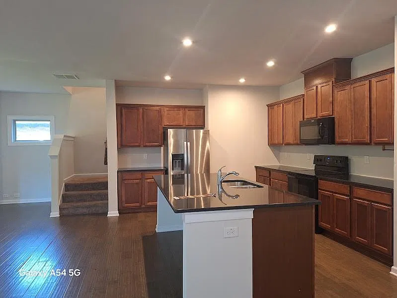5 bed, 3.0 bath, 2868 sqft, $2,599 — Photo 4