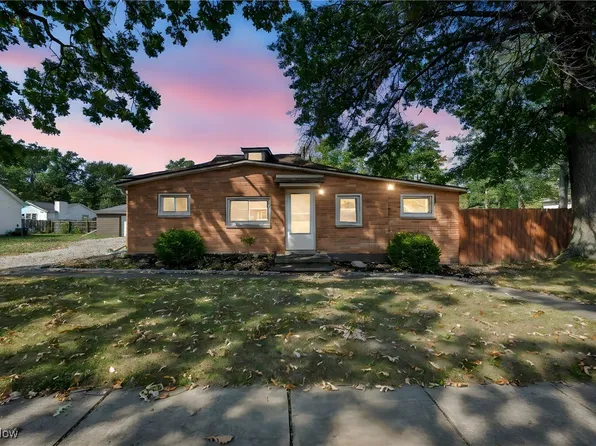 808 Robinwood Ave, Sheffield Lake, OH 44054