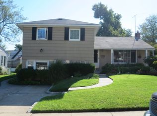 79 Willets Dr, Syosset, NY 11791