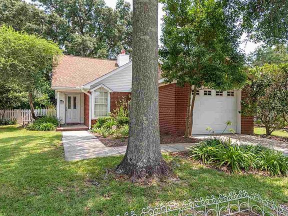 3rd image of 8044 Eastwood Ln