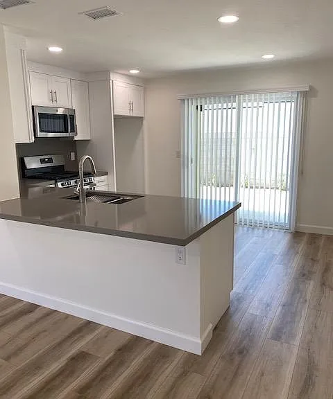 471 N Olive St — Photo 5