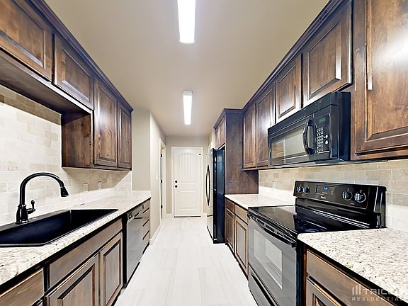 3rd image of 250 Jacinth Ln
