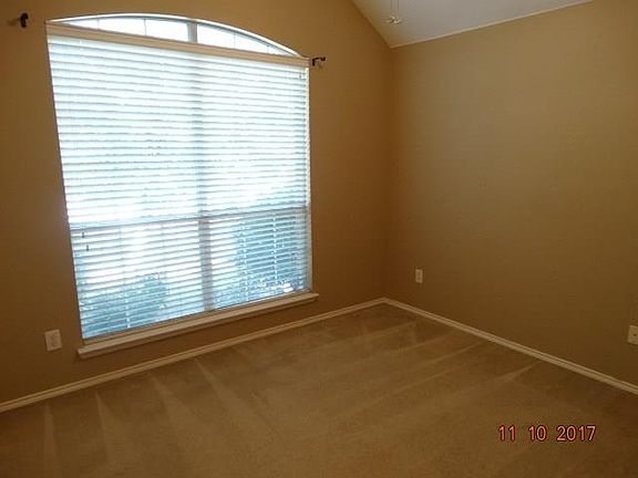 5th image of 11669 La Grange Dr