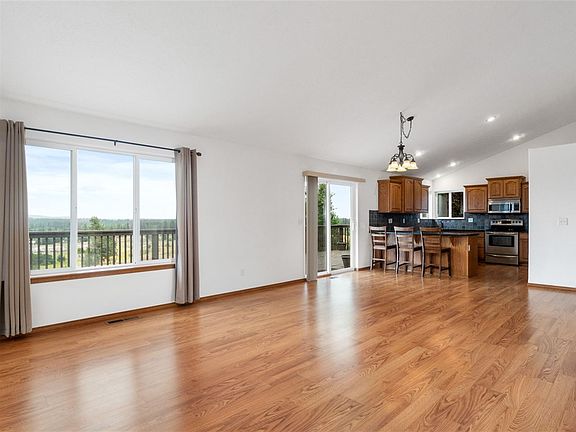 3rd image of 1010 E Tara Lee Ave