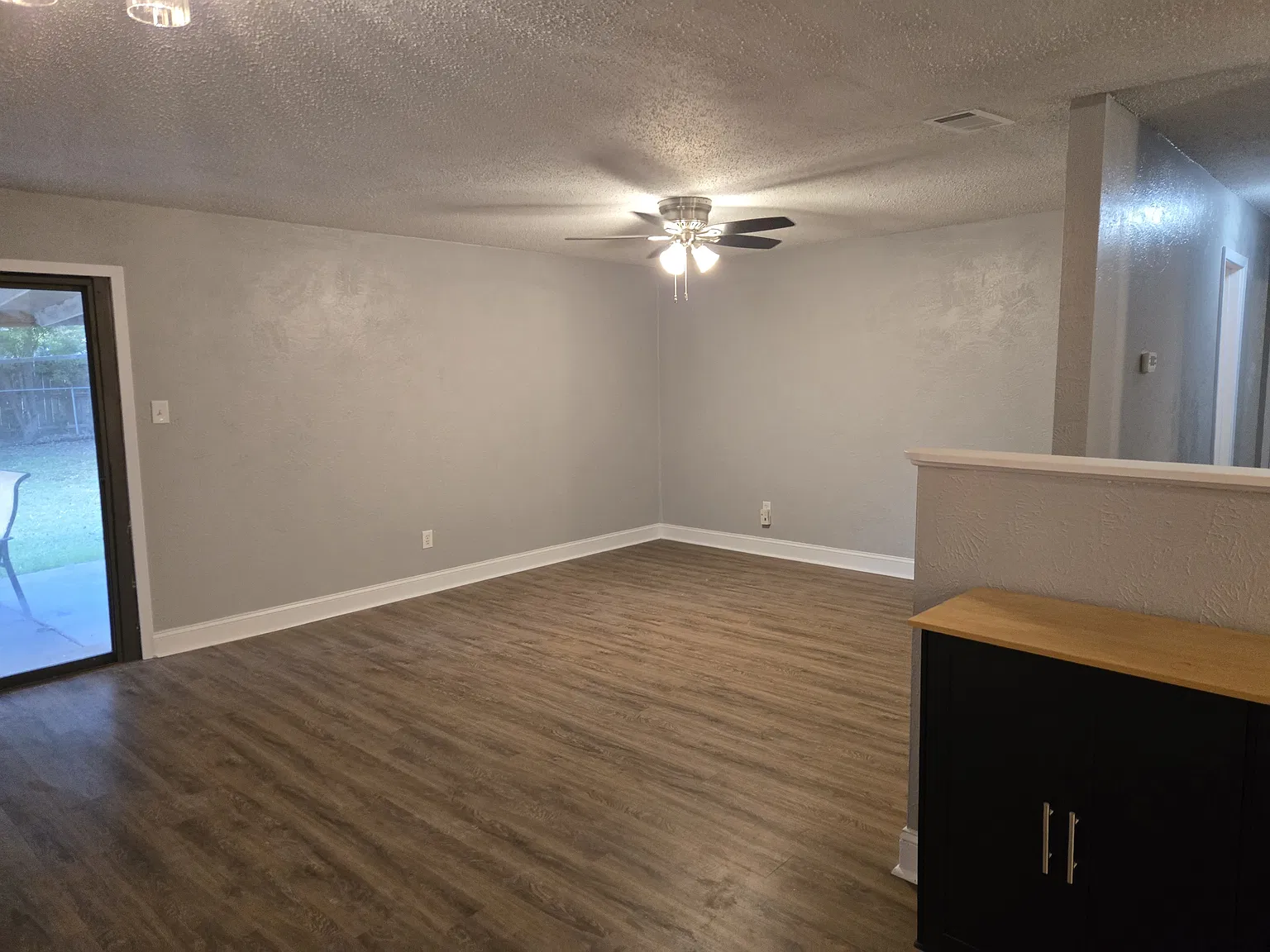 3 bed, 1.5 bath, 1220 sqft, $1,800 — Photo 3