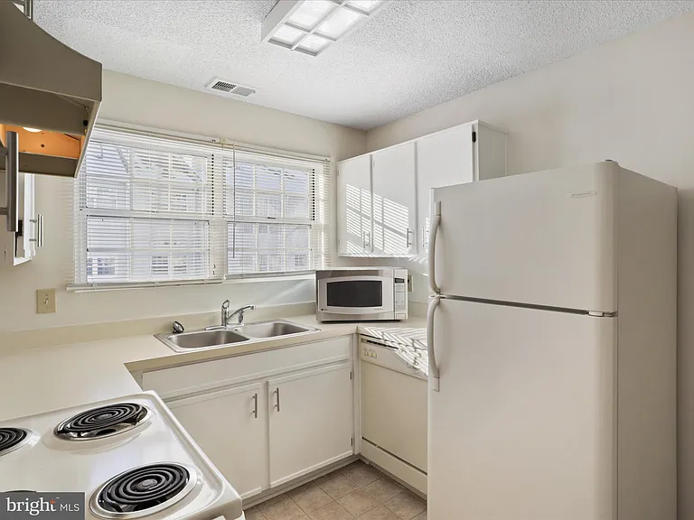 1108 Huntmaster Ter NE #202 — Photo 10