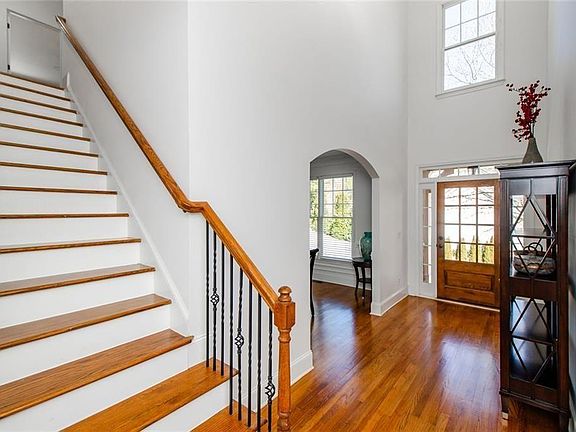 3rd image of 778 Crescent Cir