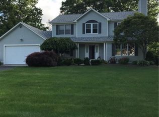 37 Castleton Dr, Cranston, RI 02921