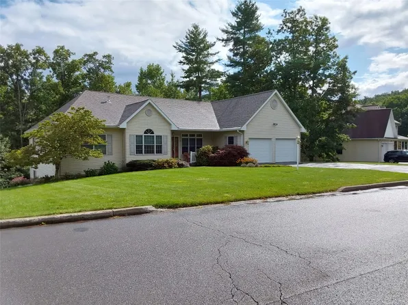 4 Fernwood Ln, Binghamton, NY 13901