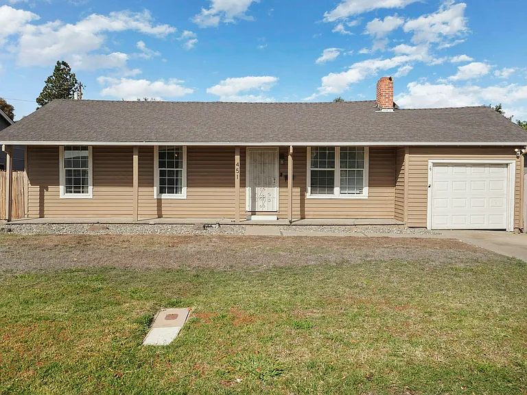 451 Marengo Ave — Photo 1