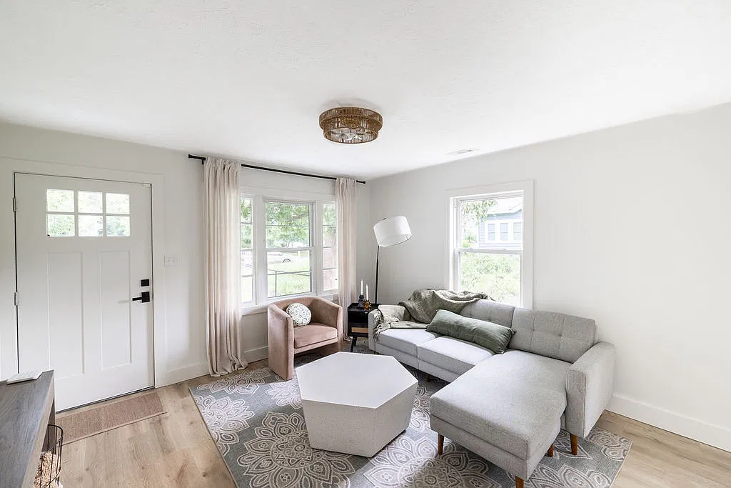 3 bed, 1.5 bath, 925 sqft, $2,100 — Photo 4