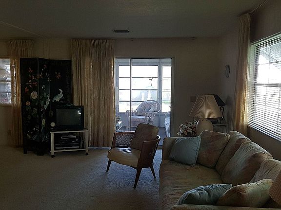 3rd image of 271 Glenwood Ln