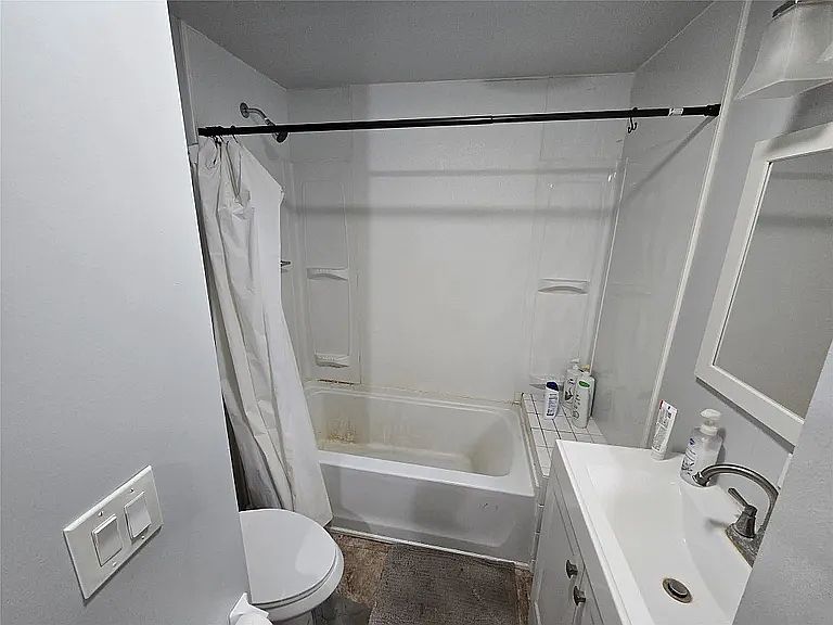 2nd image of 9 Halford St #1