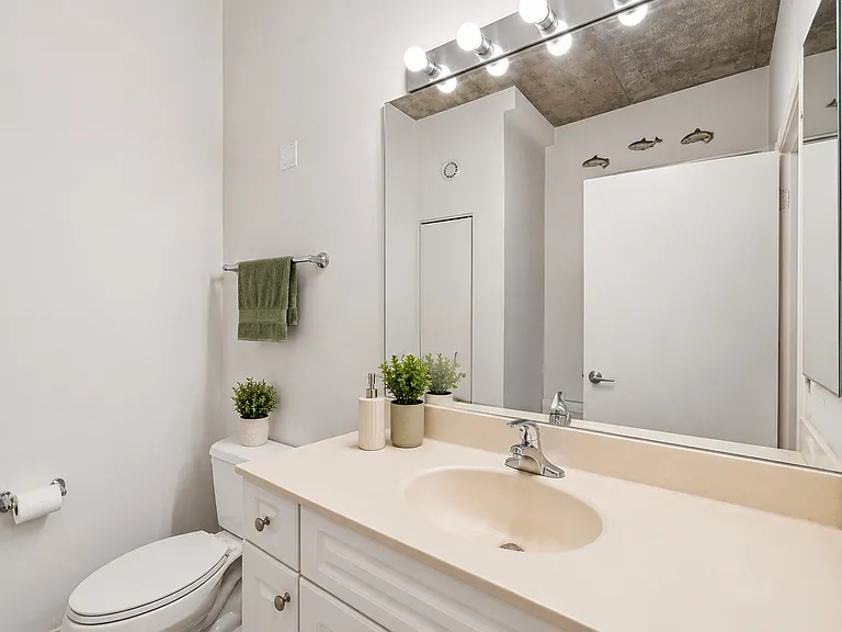 807 Davis St #314 — Photo 14