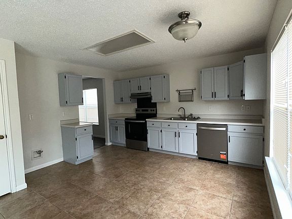 2nd image of 8611 Sierra Spgs