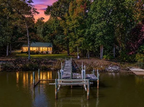 684 Buckner Creek Rd, Montross, VA 22520