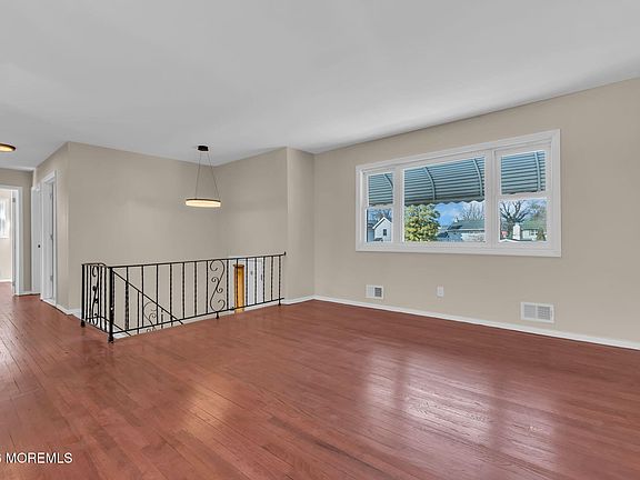 4th image of 1706 Columbus Avenue