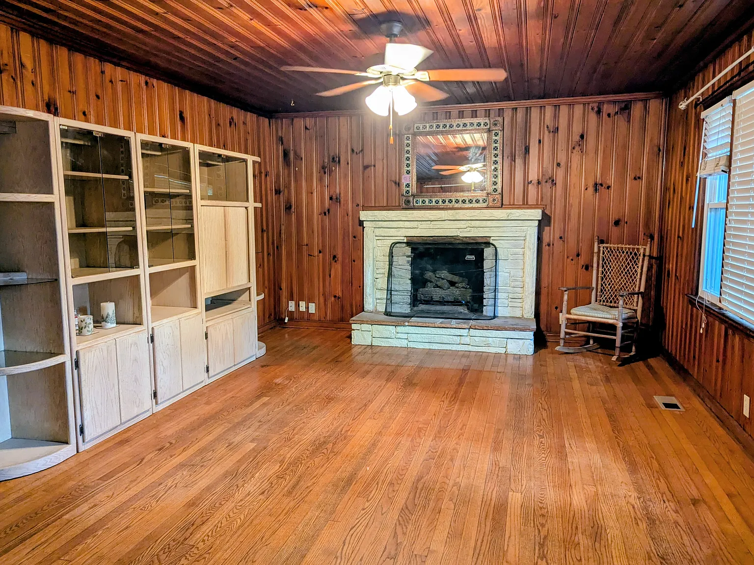 3 bed, 1068 sqft, $2,225 — Photo 3