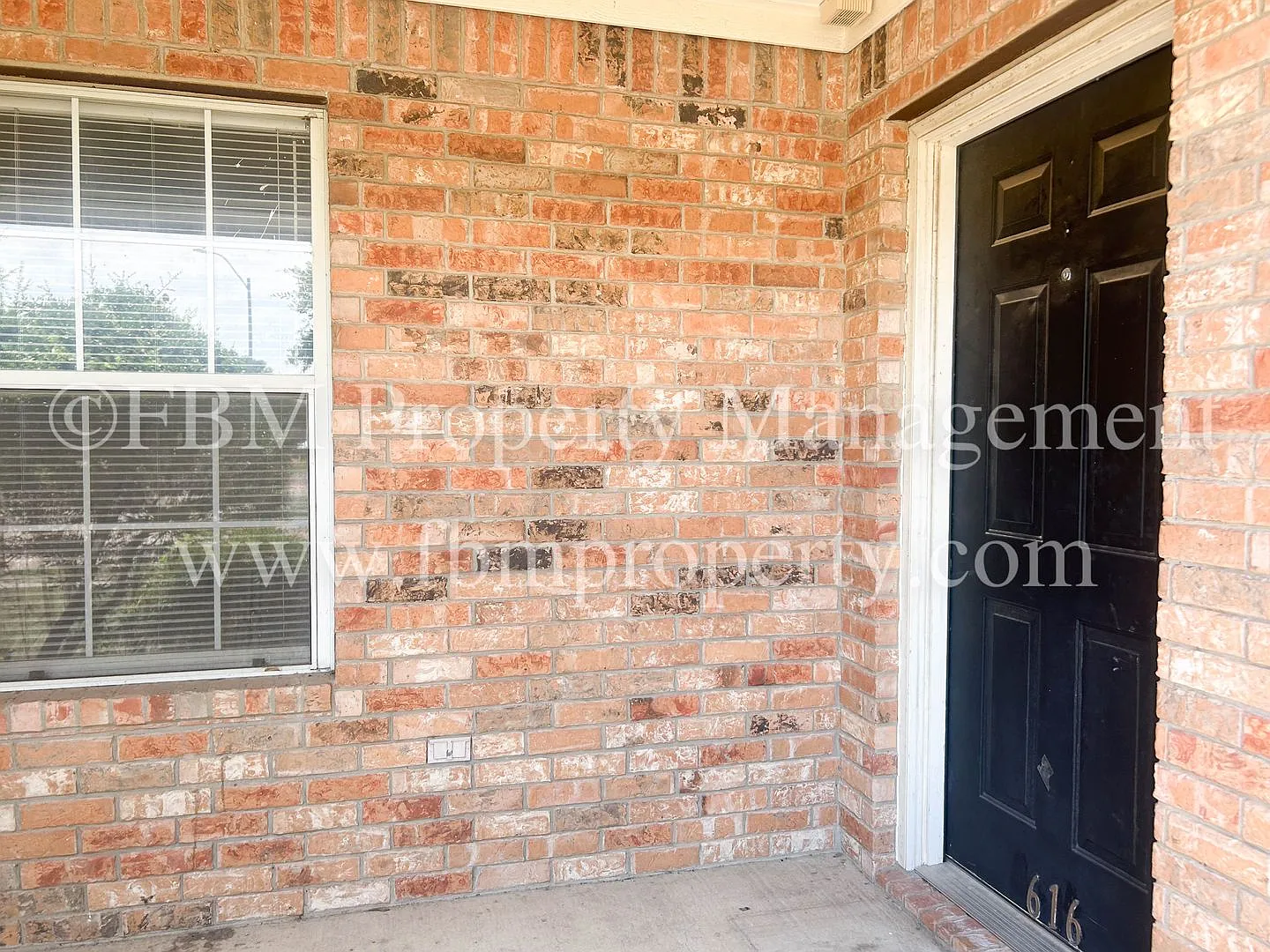 616 Biloxi Drive - Cozy 2 Bedroom, 1 Bathroom Duplex in Ennis, TX! — Photo 2