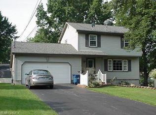1948 Cloverbrook Dr, Mineral Ridge, OH
