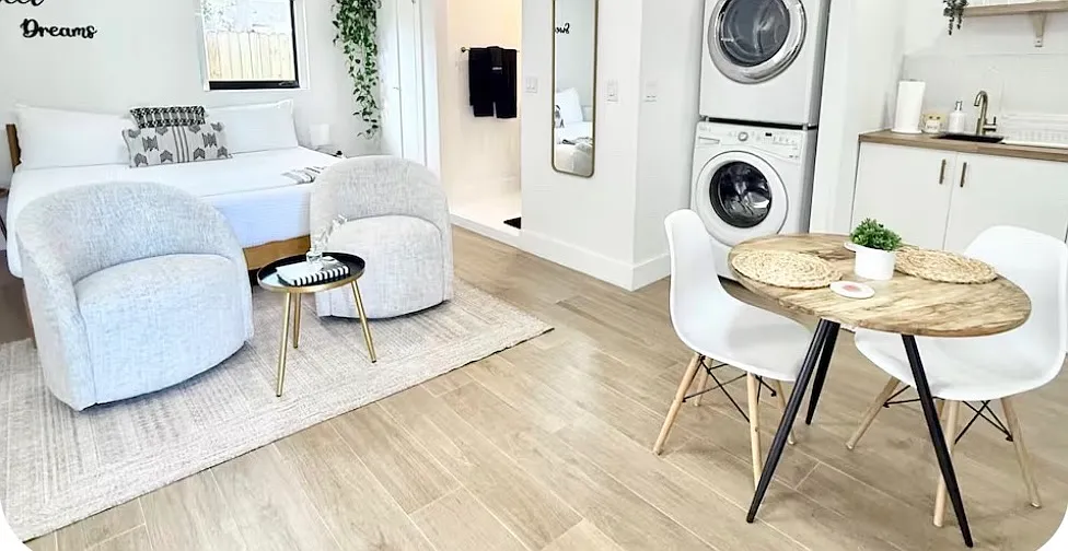 Studio, 350 sqft, $2,300 — Photo 1