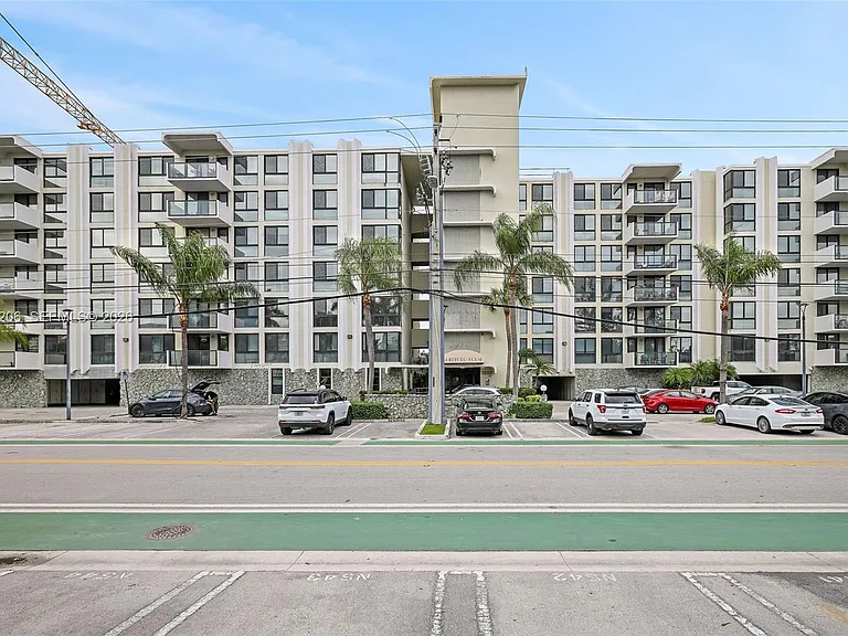 9800 W Bay Harbor Dr #406 — Photo 1