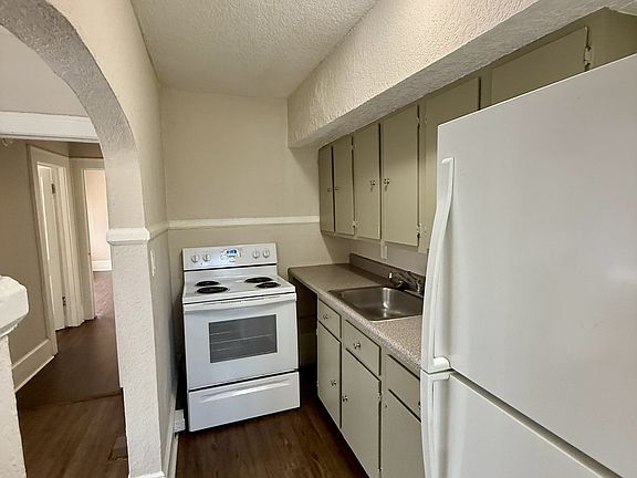 3rd image of 2047 Myra St #1