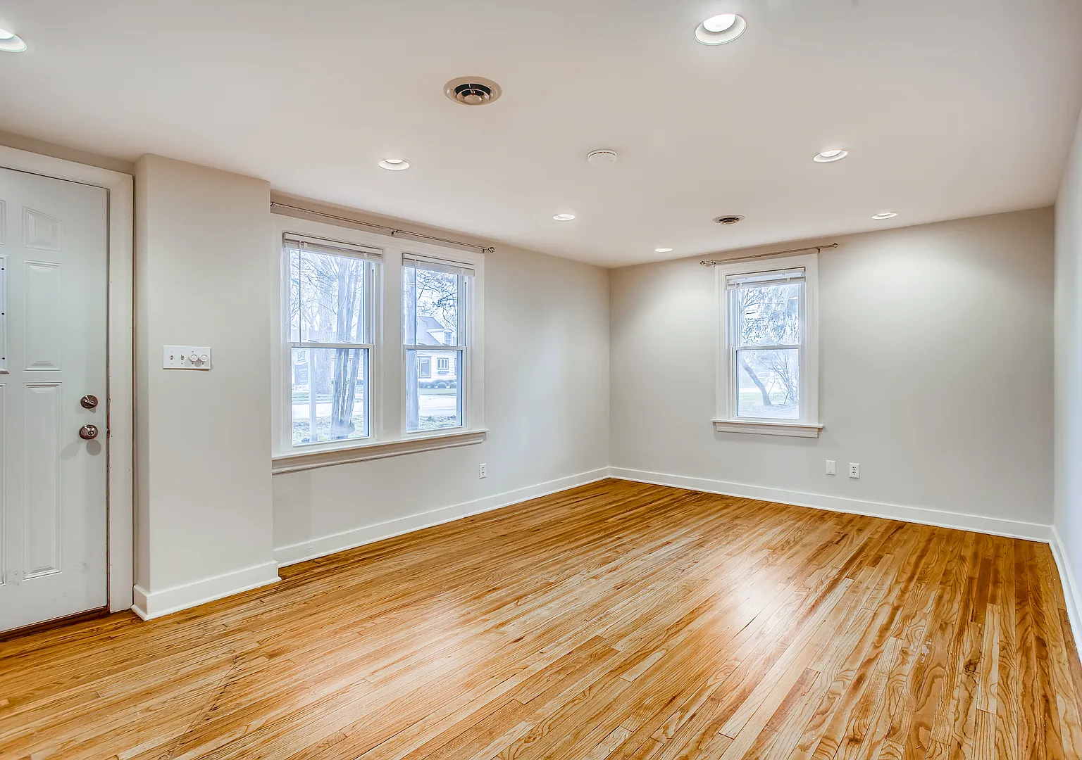 2 bed, 1.0 bath, 1000 sqft, $1,900 — Photo 3