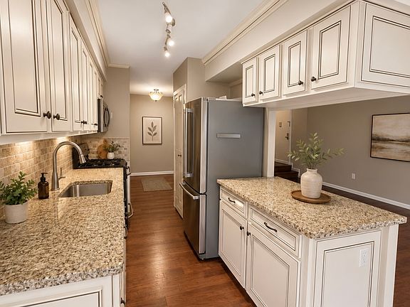 2nd image of 11216 Chestnut Grove Sq APT 117