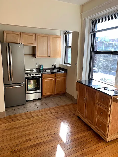 2 bed, 700 sqft, $2,450 — Photo 2