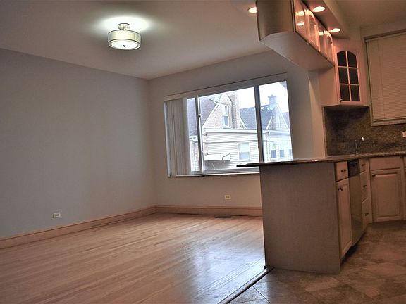 2nd image of 5948 W Cullom Ave Unit 1