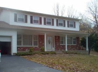 5 Appleland Rd, Airmont, NY 10952