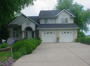 31 King Henry Rd SE, Poplar Grove, IL 61065