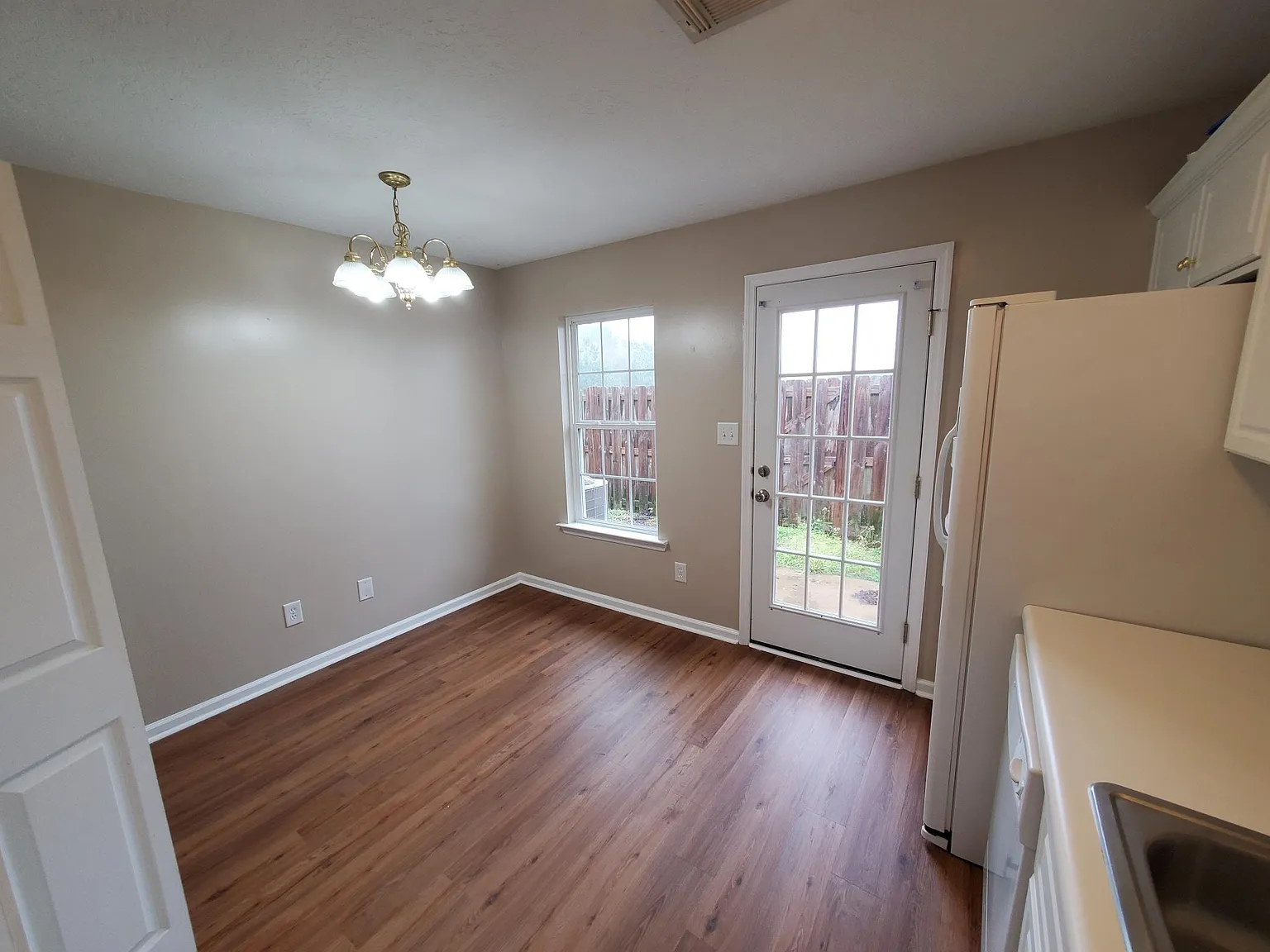 2 bed, 1092 sqft, $1,295 — Photo 2