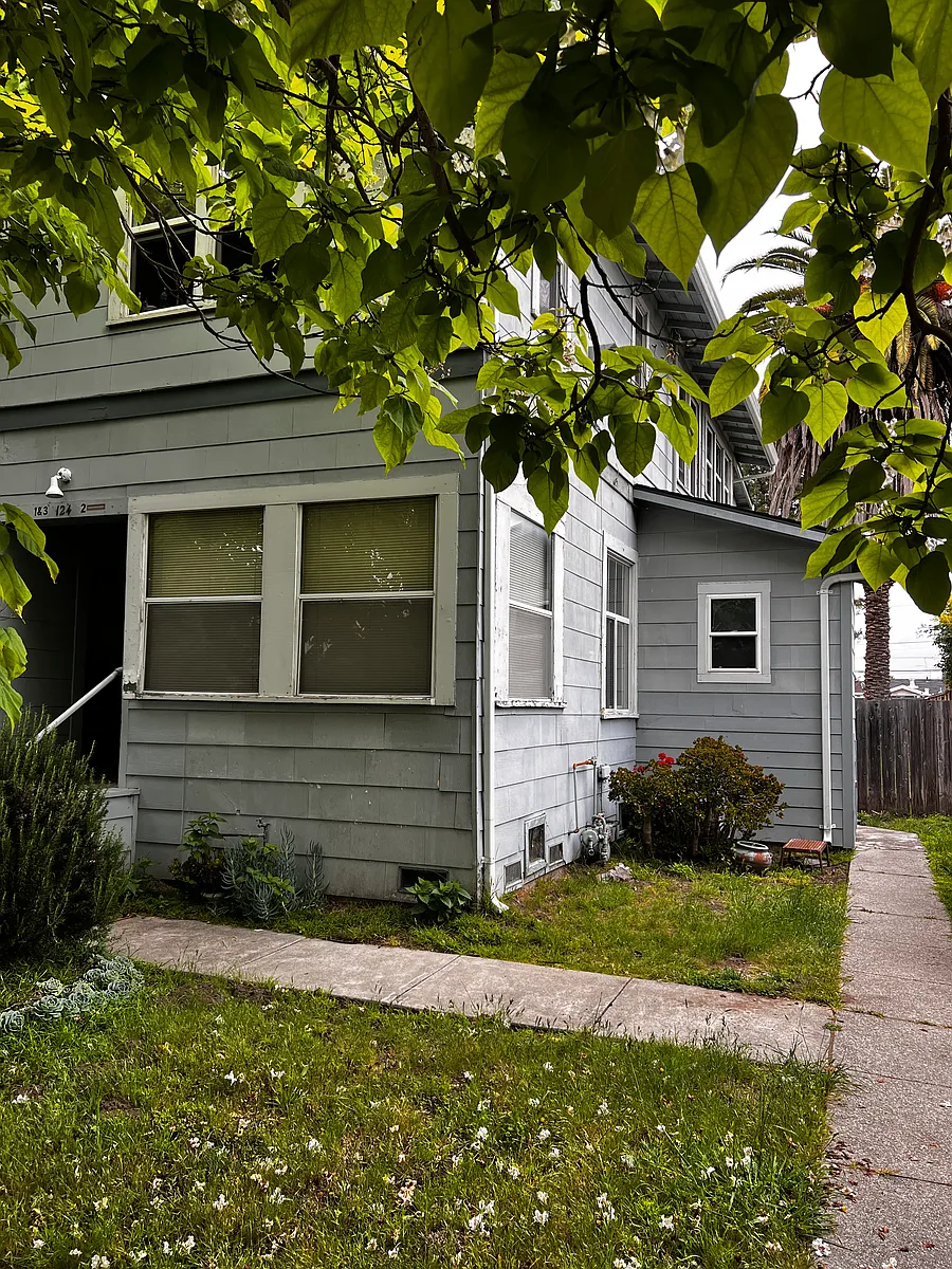Sideview of house with backyard sidewalk to the right - 124 Catalpa St #2
