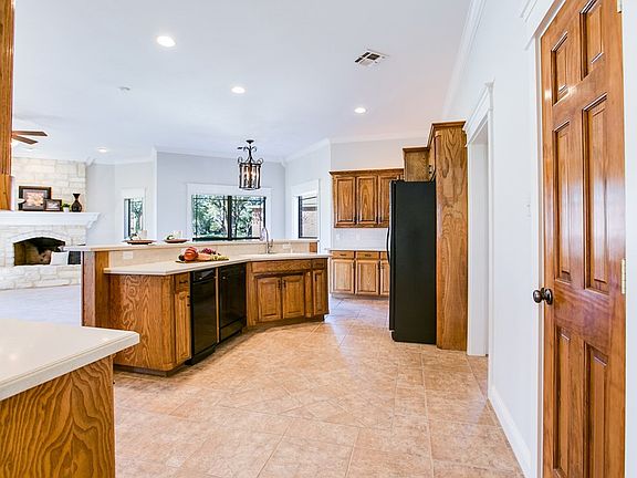 4th image of 5109 Beverly Dr