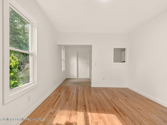 4th image of 125 Tinker Street